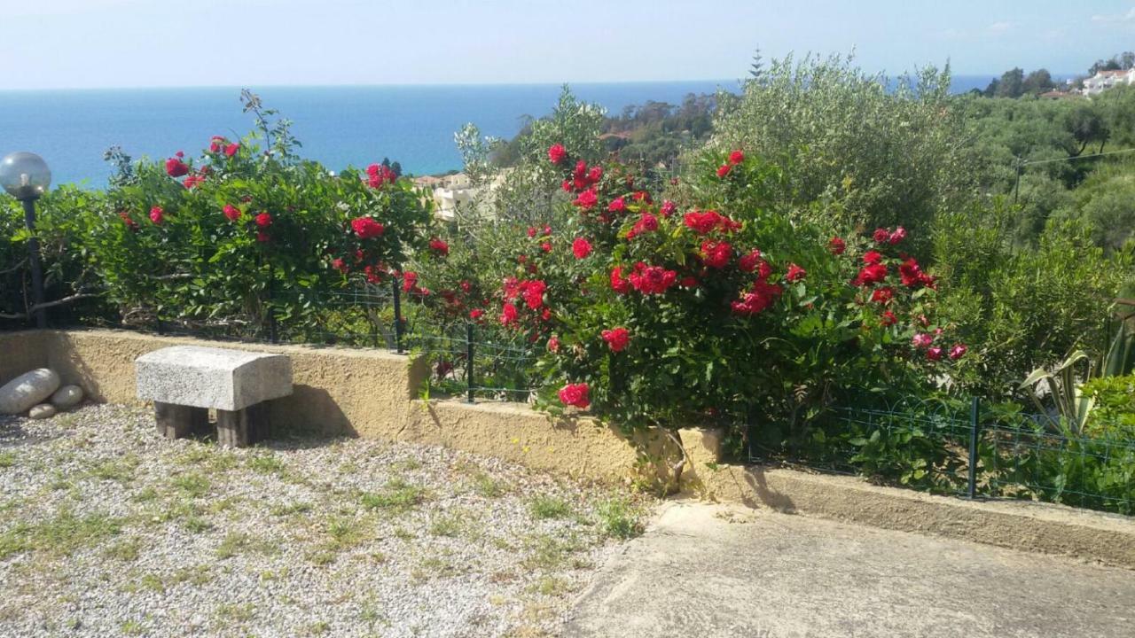 Ferienwohnung Baciati Dal Sole Zambrone Exterior foto